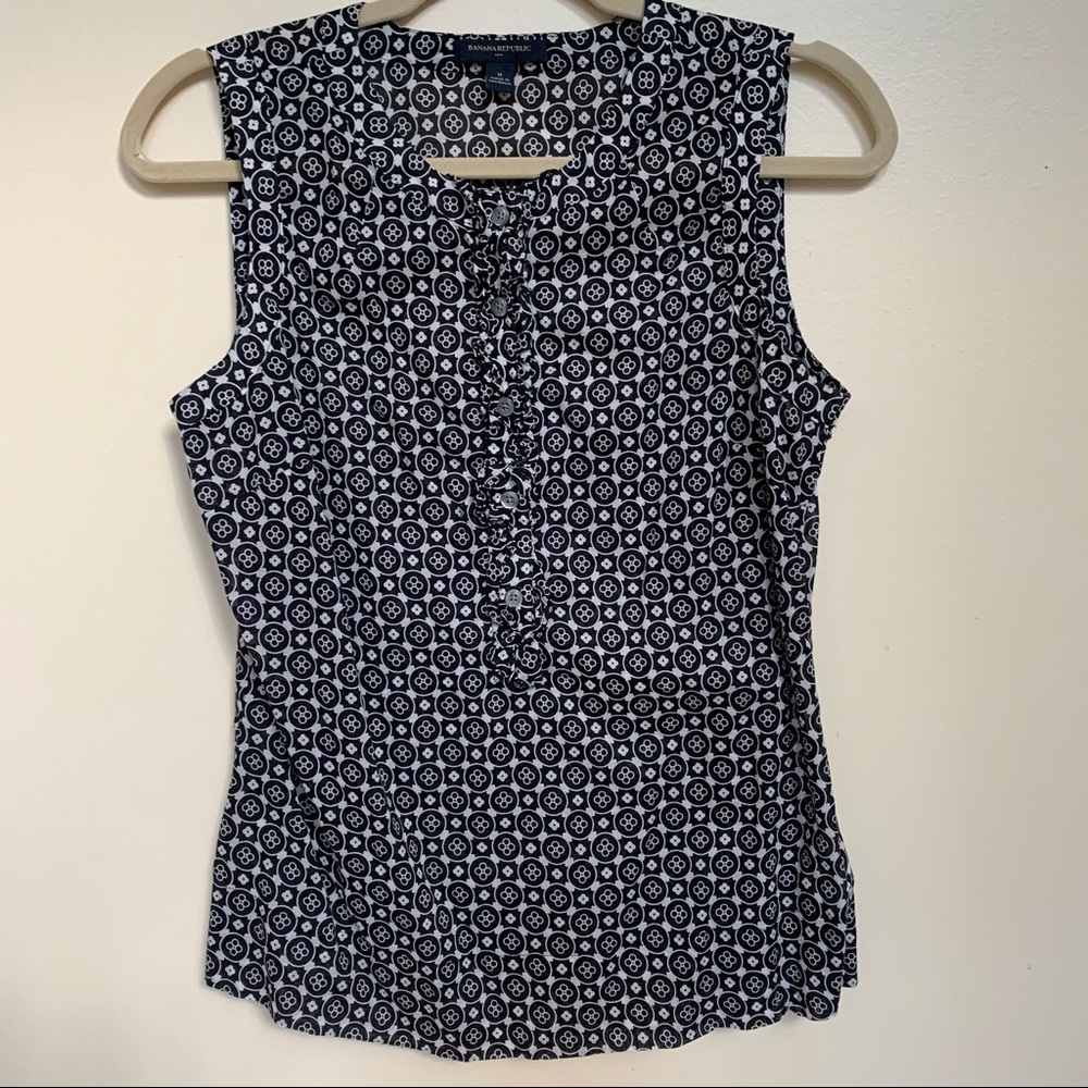 Black and white patterned sleeveless top